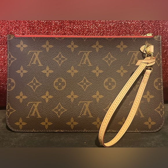Louis Vuitton Handbags - LOUIS VUITTON Neverfull Pouch
